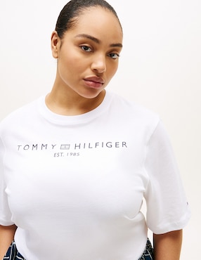 Playera manga cortaTommy Plus cuello redondo para mujer