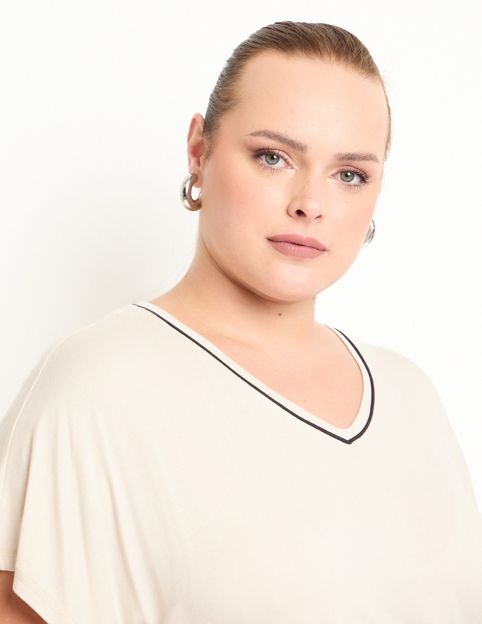 Playera manga corta cuello V para mujer 4